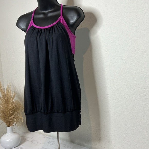 LULULEMON workout tank with built in sports bra Size 4 - Picture 4 of 12